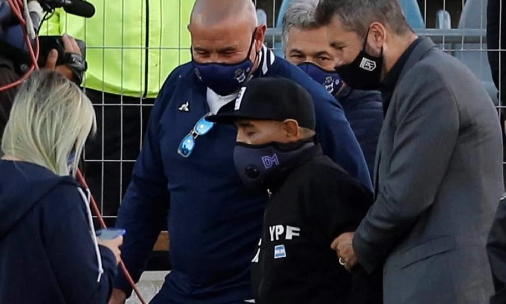 Ντιέγκο Μαραντόνα: Εκτάκτως στο νοσοκομείο - Χρειάζεται βοήθεια, λέει ο γιατρός του (βίντεο)